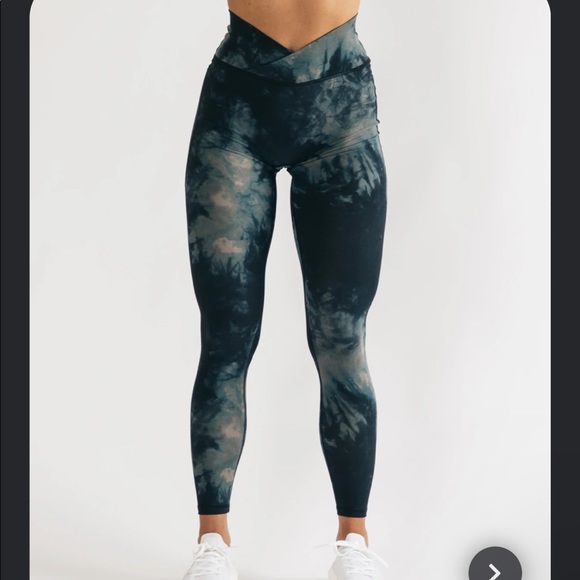 Alphalete Pants - Alphalete surface power black oil stain leggings